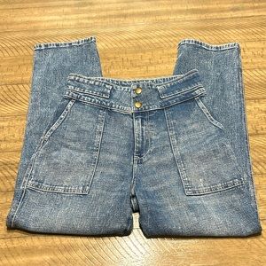 Abercrombie & Fitch ultra high-rise straight jeans. Size 6 or 28 waist. Stretch.